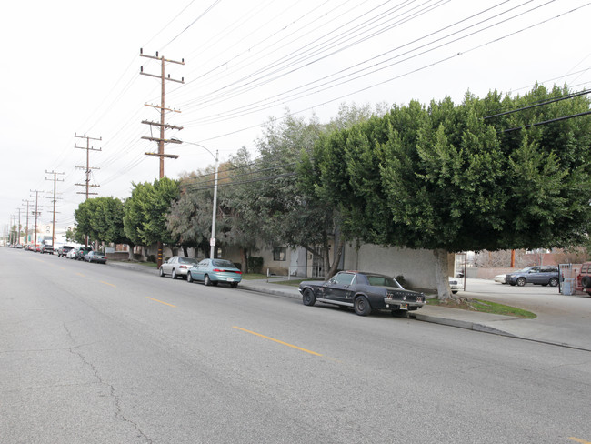 510 S Lake St in Burbank, CA - Foto de edificio - Building Photo