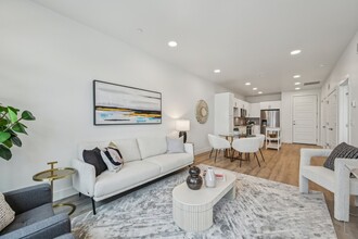 2899 W 52nd Ave, Unit 205 in Denver, CO - Building Photo - Building Photo