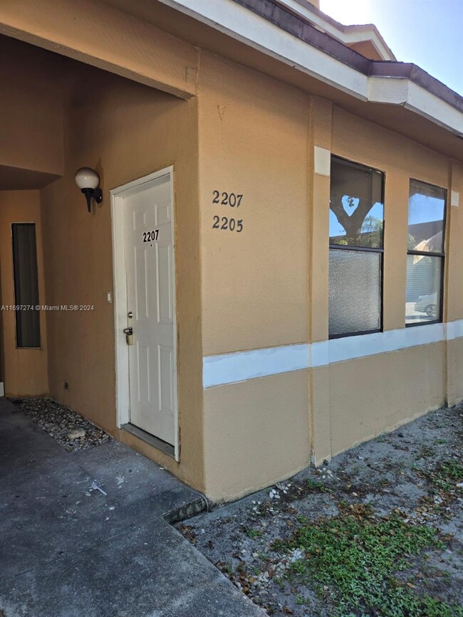 2207 SW 80th Terrace in Miramar, FL - Building Photo - Building Photo