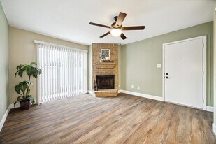 250 El Dorado Blvd in Webster, TX - Building Photo