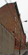 1631-1637 Hughes St in Cincinnati, OH - Building Photo - Building Photo