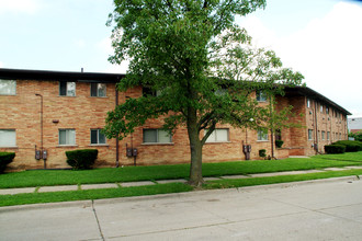 Eastland Court in Detroit, MI - Foto de edificio - Building Photo