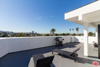 2034 S Curson Ave in Los Angeles, CA - Building Photo - Building Photo