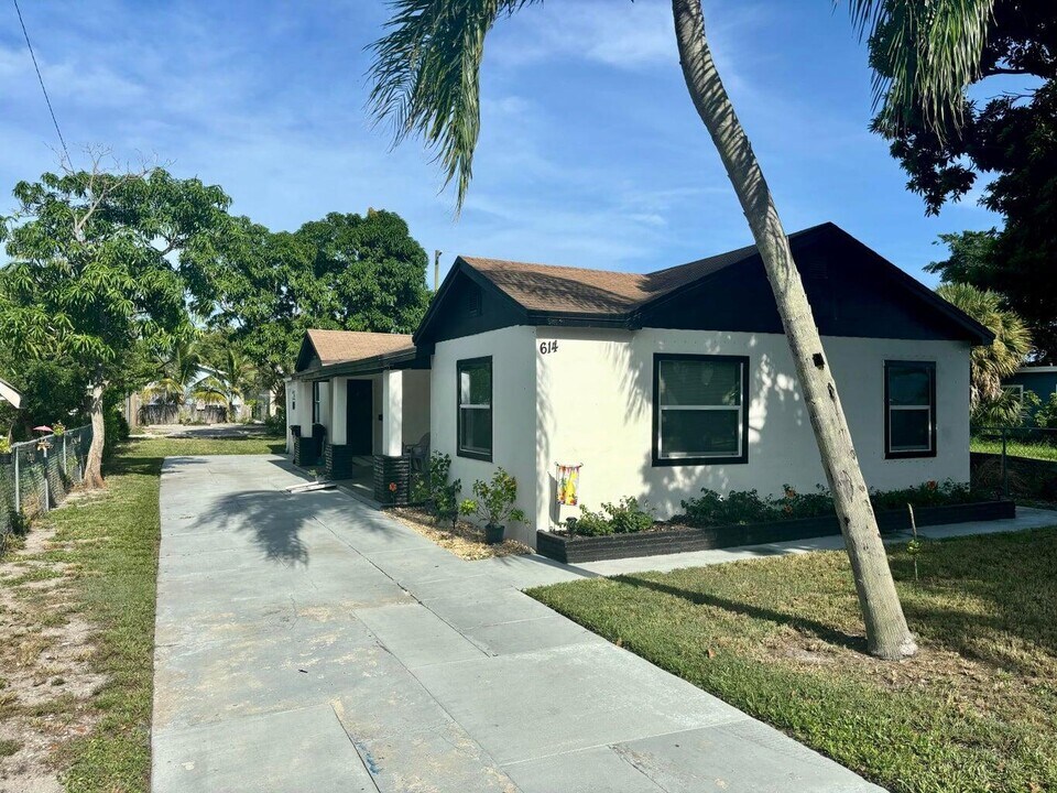 614 N E St in Lake Worth Beach, FL - Building Photo