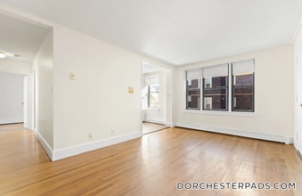 11 Victory Rd, Unit 27 in Boston, MA - Foto de edificio - Building Photo