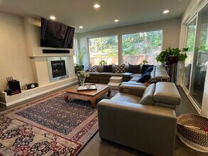 4808 Amherst Way SW in Port Orchard, WA - Building Photo - Building Photo