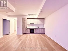 1 Quarrington Lane in North York, ON - Building Photo - Building Photo