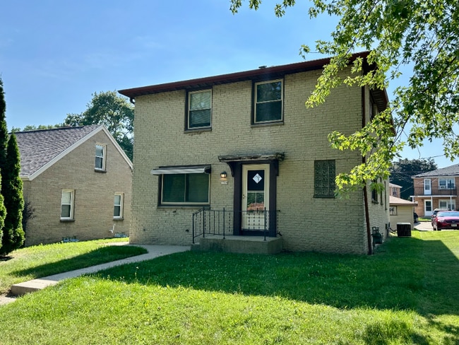 3389 S Whitnall Ave