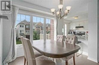 596 Foxlight Cir in Ottawa, ON - Building Photo - Building Photo