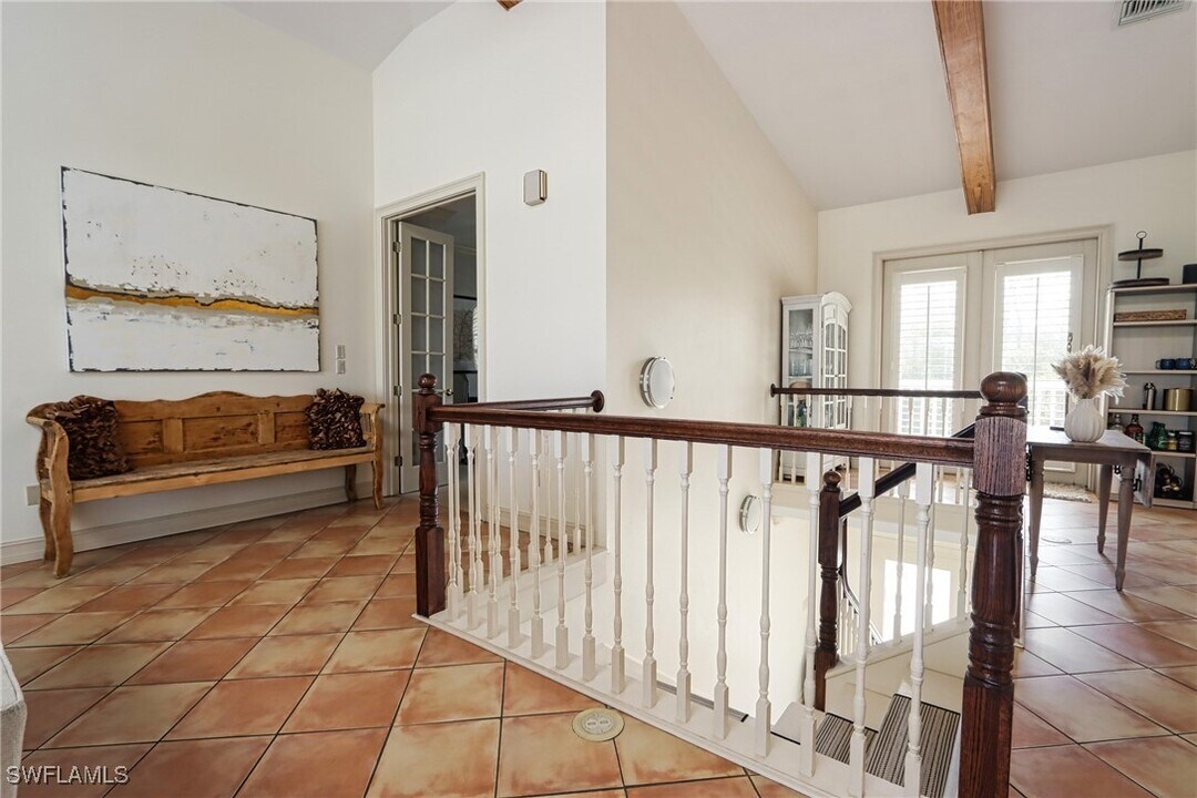 1521 Gordon River Ln in Naples, FL - Building Photo