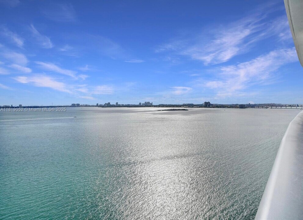 3131 NE 7th Ave, Unit 1703 in Miami, FL - Building Photo
