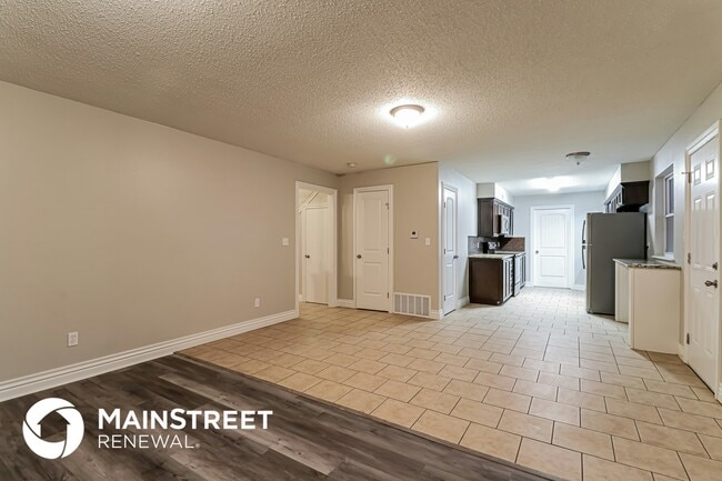 909 Rolling Meadows Blvd in Midwest City, OK - Foto de edificio - Building Photo