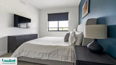 7301 Lake Bank Lp, Unit C3-307 in Ft. Myers, FL - Building Photo - Building Photo