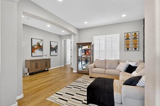 1723 Mount Hood Trl NW in Albuquerque, NM - Building Photo - Building Photo