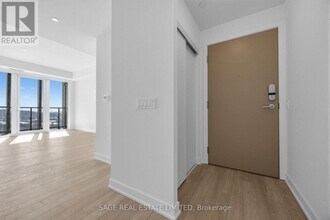 1 Quarrington Lane in North York, ON - Building Photo - Building Photo