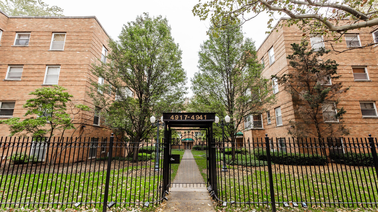 4933 N Wolcott Ave, Unit 2B in Chicago, IL - Building Photo