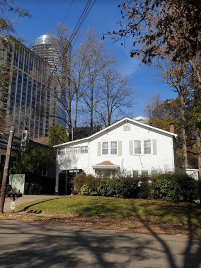 32 Highland Dr NE in Atlanta, GA - Foto de edificio - Building Photo