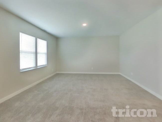 1303 Eton Wy in Avon, IN - Foto de edificio - Building Photo