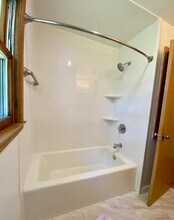 310 Eugenia Ave in Madison, WI - Foto de edificio - Building Photo