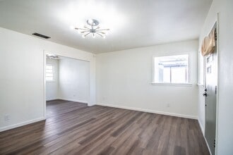 1711 43rd St in Lubbock, TX - Building Photo - Building Photo