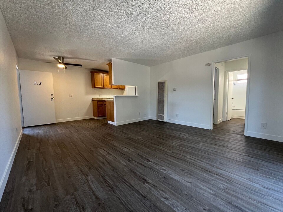 18416 Halsted St in Los Angeles, CA - Building Photo