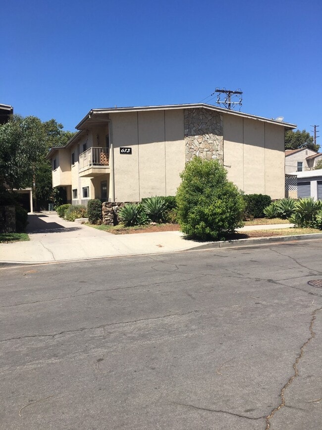 613 S Shelton St, Unit A in Burbank, CA - Building Photo - Building Photo