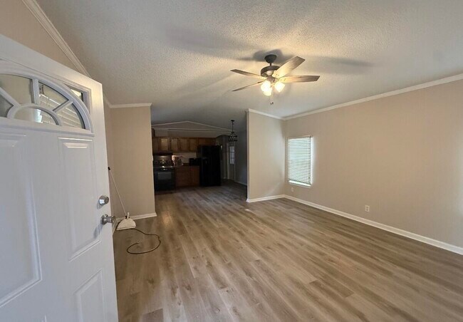 3083 Lake Sue Dr in Crestview, FL - Foto de edificio - Building Photo