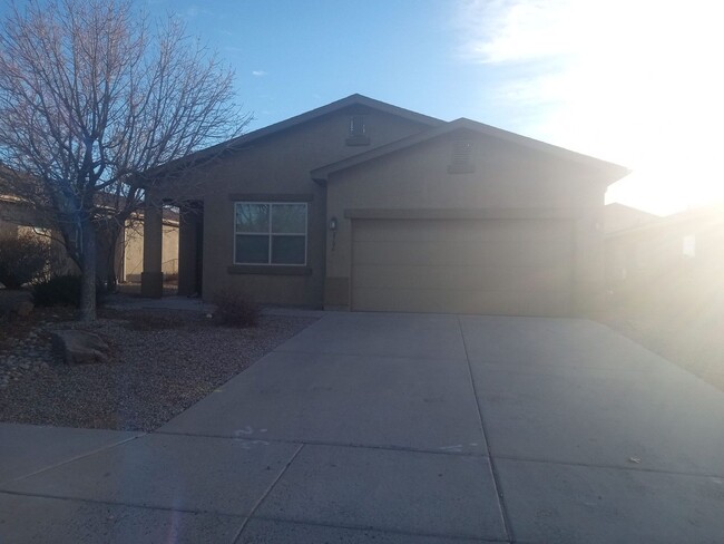 2704 Moon Shadow Dr NE in Rio Rancho, NM - Foto de edificio - Building Photo