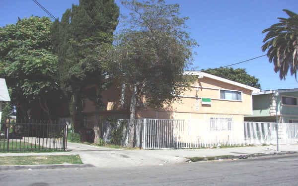 423 Laurel St in Compton, CA - Building Photo