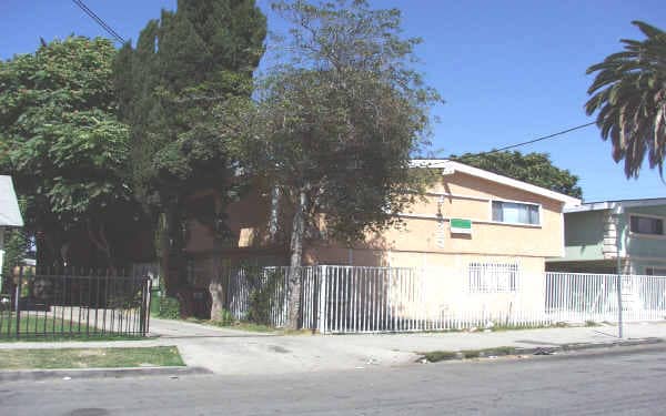 423 Laurel St in Compton, CA - Foto de edificio