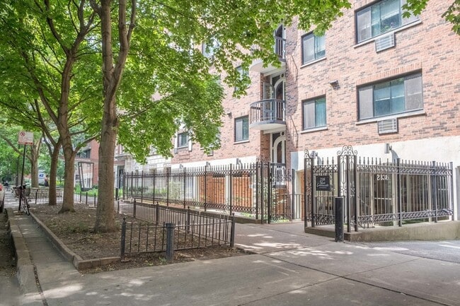 2336 N Commonwealth Ave in Chicago, IL - Building Photo - Building Photo