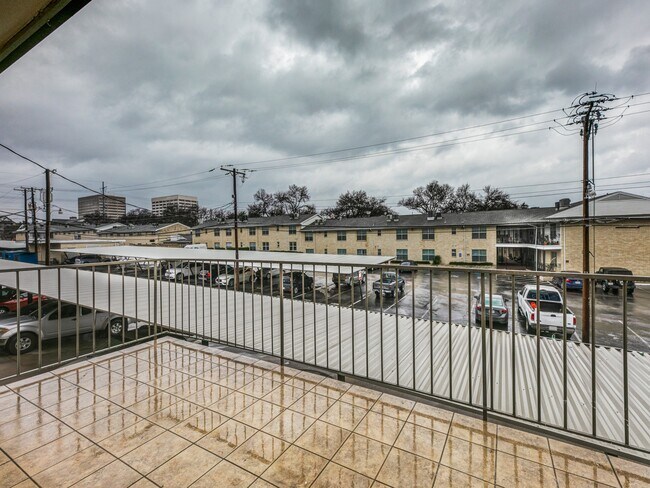 5833 Sandhurst Ln in Dallas, TX - Building Photo - Building Photo