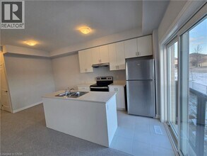 205 Thames Wy in Hamilton, ON - Building Photo - Building Photo