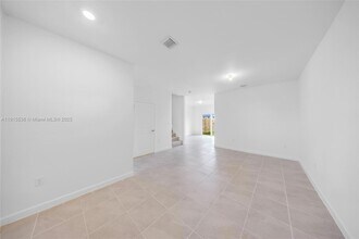 2751 SE 25th Ave, Unit Orange Ave in Homestead, FL - Foto de edificio - Building Photo