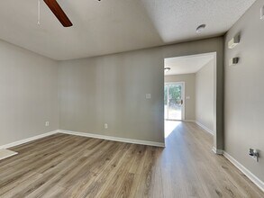 3428 Ann Franklin Ct, Unit 602 in Charlotte, NC - Foto de edificio - Building Photo