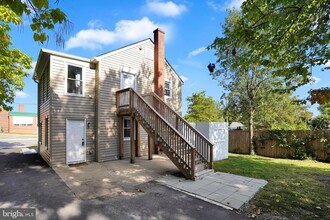 12914 Occoquan Rd in Woodbridge, VA - Foto de edificio - Building Photo