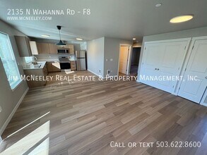 2135 N Wahanna Rd in Seaside, OR - Foto de edificio - Building Photo