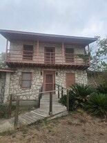 3251 W Woodlawn Ave in San Antonio, TX - Building Photo