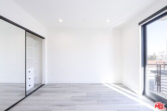 11800 Courtleigh Dr in Los Angeles, CA - Building Photo - Building Photo