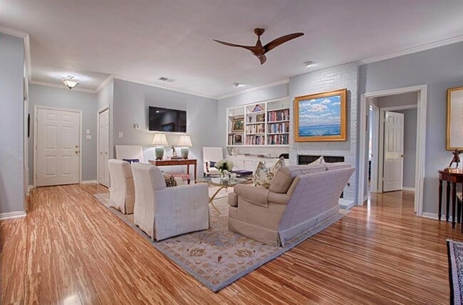 property at 1706 Summit View Pl