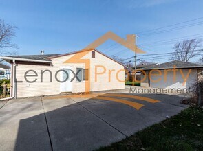 34030 Hunter Ave in Westland, MI - Foto de edificio - Building Photo