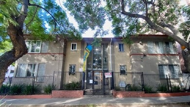 855 S Oxford Ave in Los Angeles, CA - Foto de edificio - Building Photo