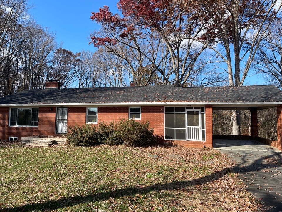 5509 Skylark Rd in Pfafftown, NC - Building Photo