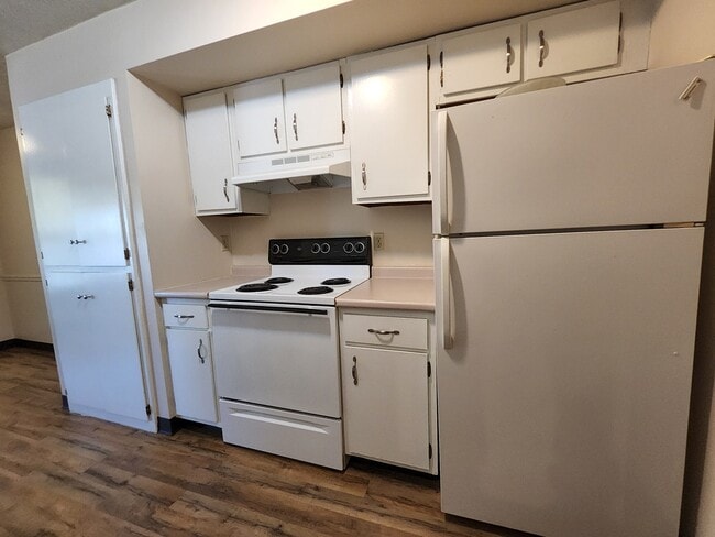 1676 Colonial Dr in Bucyrus, OH - Building Photo - Building Photo