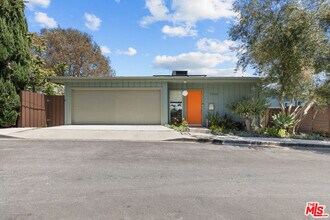 3926 W Point Dr in Los Angeles, CA - Building Photo - Building Photo