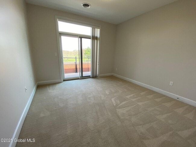 2 West Ave in Saratoga Springs, NY - Building Photo - Building Photo