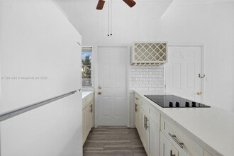 8135 Crespi Blvd in Miami Beach, FL - Building Photo - Building Photo