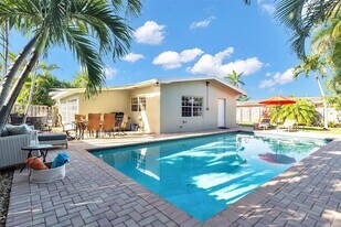 3221 Seaward Dr in Pompano Beach, FL - Building Photo