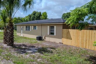 2078 Keyes Ln in Deltona, FL - Building Photo - Building Photo
