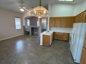 7706 Brabham Way in Elk Grove, CA - Building Photo - Building Photo